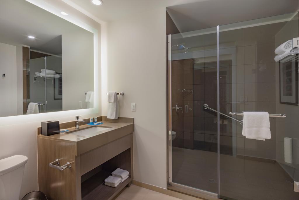Estudio con cama extragrande, sofá cama y cocina